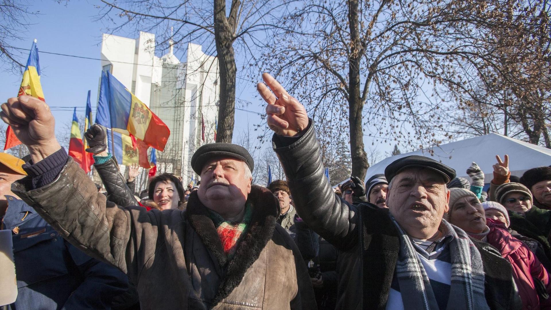 In der moldauischen Hauptstadt Chisinau beteiligten sich tausende Menschen an dem Protest. In der moldauischen Hauptstadt Chisinau beteiligten sich tausende Menschen an dem Protest.