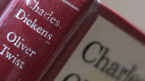 Eine Ausgabe des Romans "Oliver Twist" von Charles Dickens