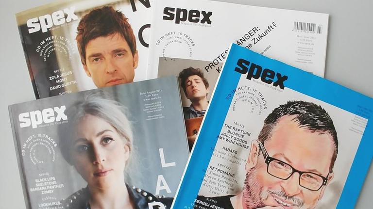 Vier Ausgaben der Pop-Zeitschrift "Spex" von 2011 liegen auf einem Tisch Vier Ausgaben der Pop-Zeitschrift "Spex" von 2011 liegen auf einem Tisch