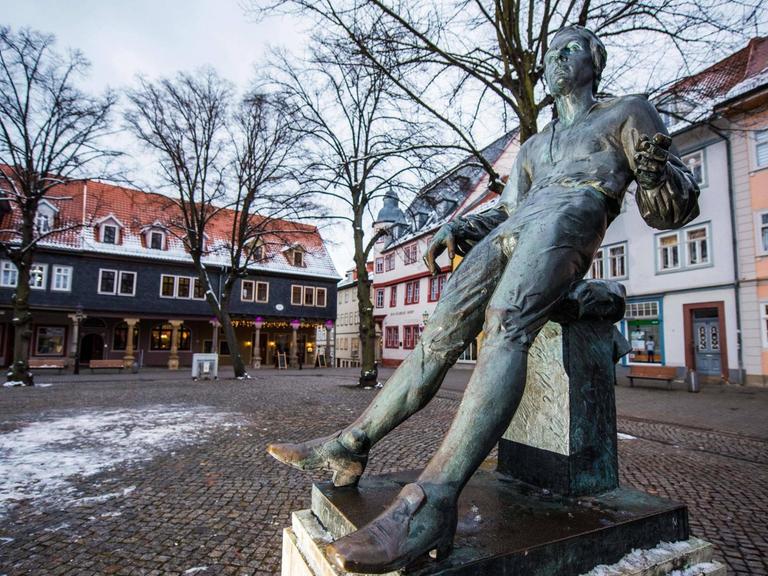 Johann Sebastian Bach Denkmal auf dem Markt von Arnstadt.
