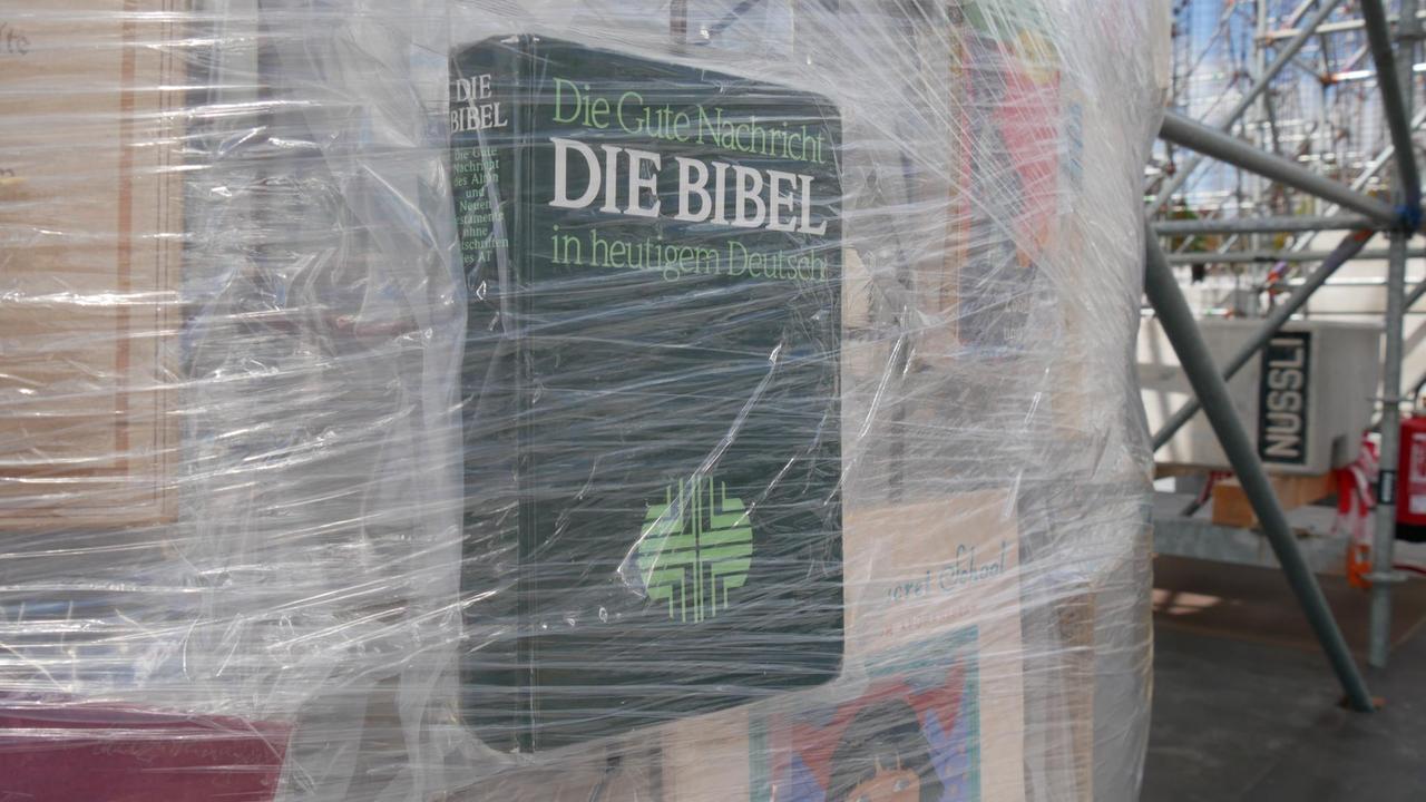 Der 'Parthenon' besteht aus Büchern, die irgendwo auf der Welt schon mal verboten waren. Der 'Parthenon' besteht aus Büchern, die irgendwo auf der Welt schon mal verboten waren.