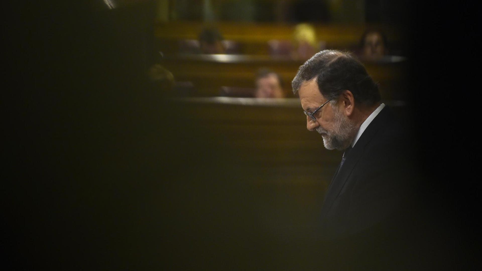 Der Geschäftsführende Ministerpräsident Spaniens, Mariano Rajoy, im Parlament vor einer Vertrauensabstimmung. Der Geschäftsführende Ministerpräsident Spaniens, Mariano Rajoy, im Parlament vor einer Vertrauensabstimmung.