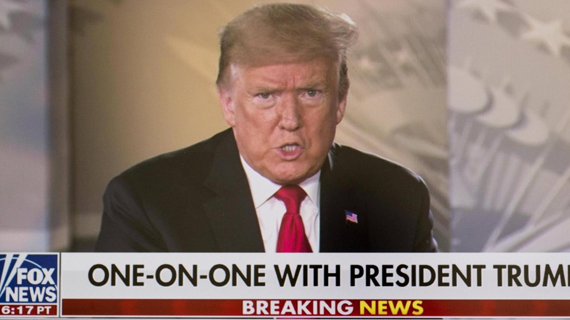 Donald Trump im Fernsehsender Fox News Donald Trump im Fernsehsender Fox News