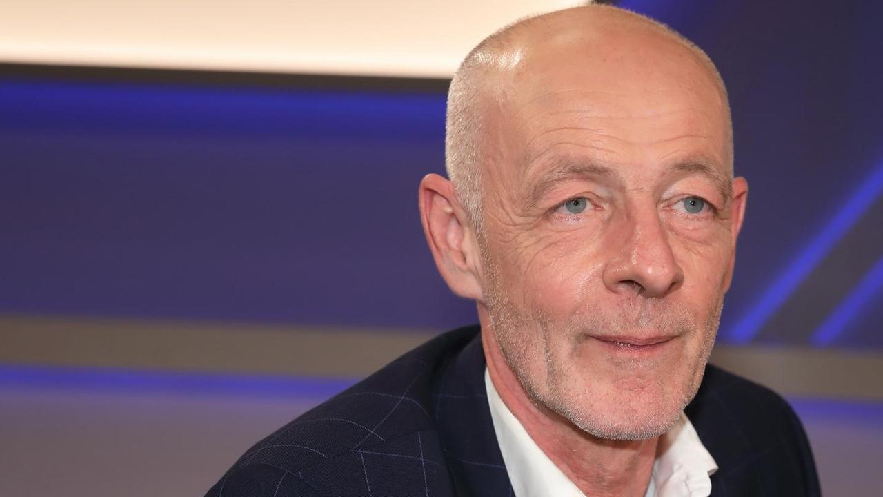 Friedrich Küppersbusch Journalist in der ARD-Talkshow maischberger. die woche am 18.12.2019 in Berlin *** Friedrich Küppersbusch Journalist in the ARD talk show maischberger die woche on 18 12 2019 in Berlin Friedrich Küppersbusch Journalist in der ARD-Talkshow maischberger. die woche am 18.12.2019 in Berlin *** Friedrich Küppersbusch Journalist in the ARD talk show maischberger die woche on 18 12 2019 in Berlin
