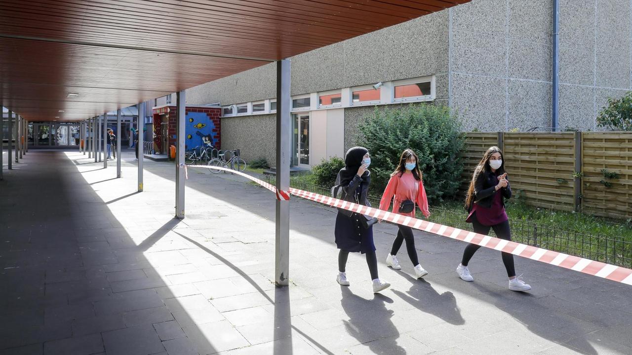 Wiederaufnahme des Schulbetriebs an der Realschule Benzenberg unter Auflagen des Corona-Infektionsschutzes Wiederaufnahme des Schulbetriebs an der Realschule Benzenberg unter Auflagen des Corona-Infektionsschutzes