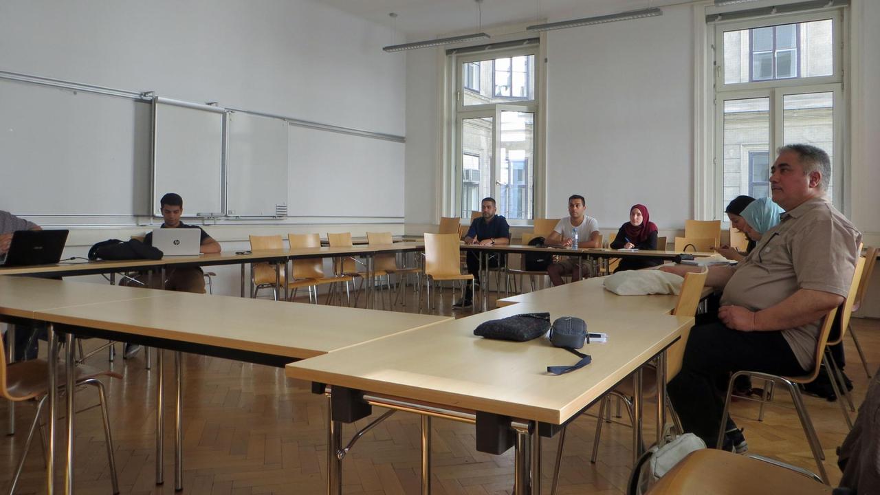 Vorlesung in Koranexegese im Bachelor-Studiengang "Islamisch-theologische Studien" in Wien