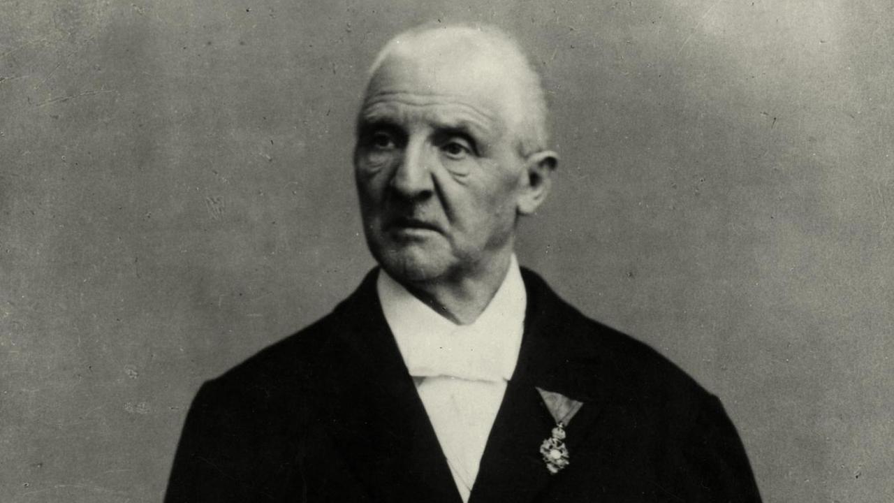 Anton Bruckner in einer Fotografie nach der Verleihung des Franz-Josephs-Ordens Anton Bruckner in einer Fotografie nach der Verleihung des Franz-Josephs-Ordens