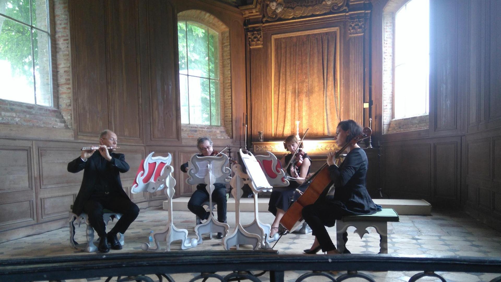 Konzert in der Schlosskapelle von Château de Bosmelet in Auffay, Normandie (www.bosmelet.fr) Konzert in der Schlosskapelle von Château de Bosmelet in Auffay, Normandie (www.bosmelet.fr)