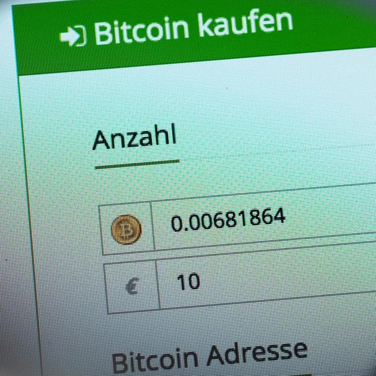 Auf einer Website im Internet wird online mit "Bitcoin kaufen" der Kauf der digitalen Währung angeboten