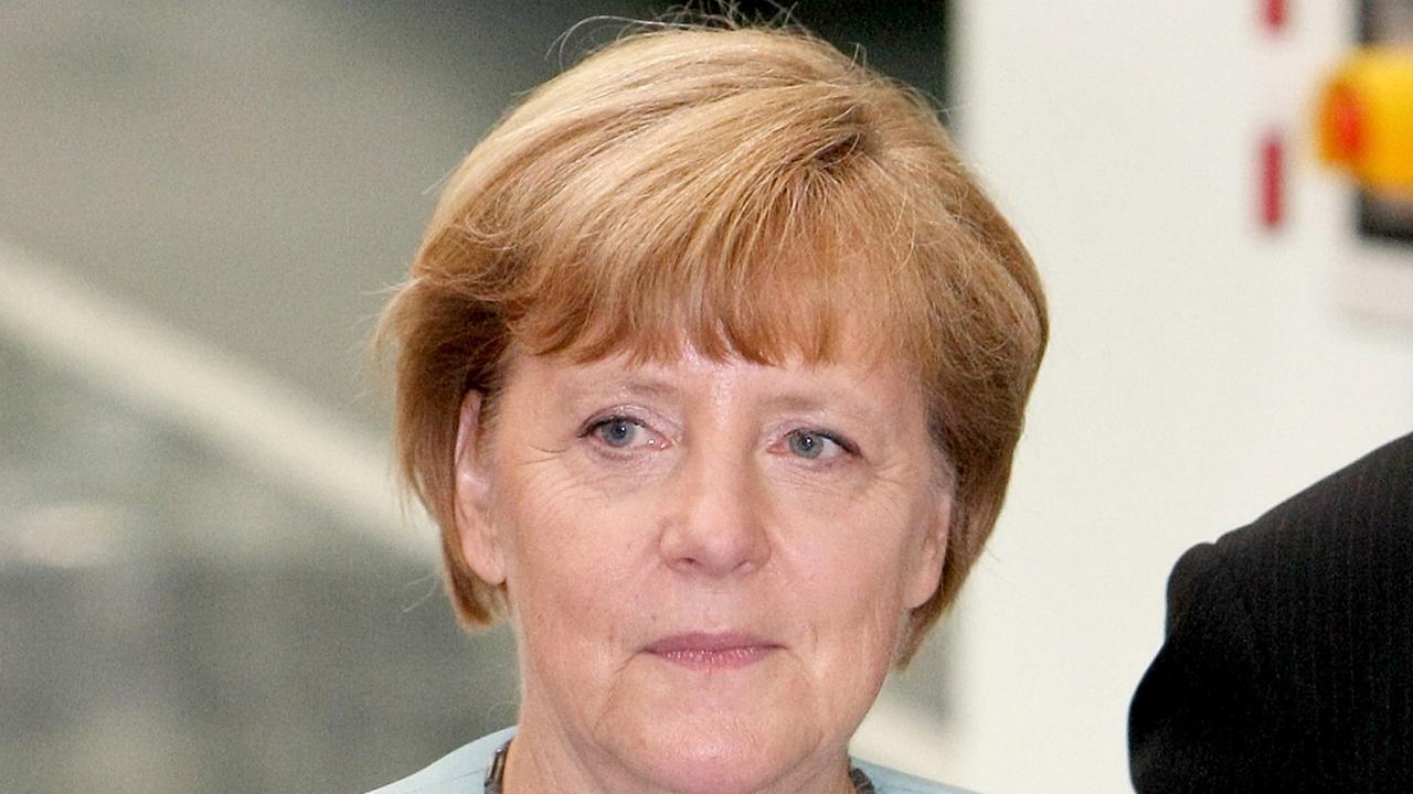 Porträtbild von Angela Merkel im VW-Werk in Chengdu, China