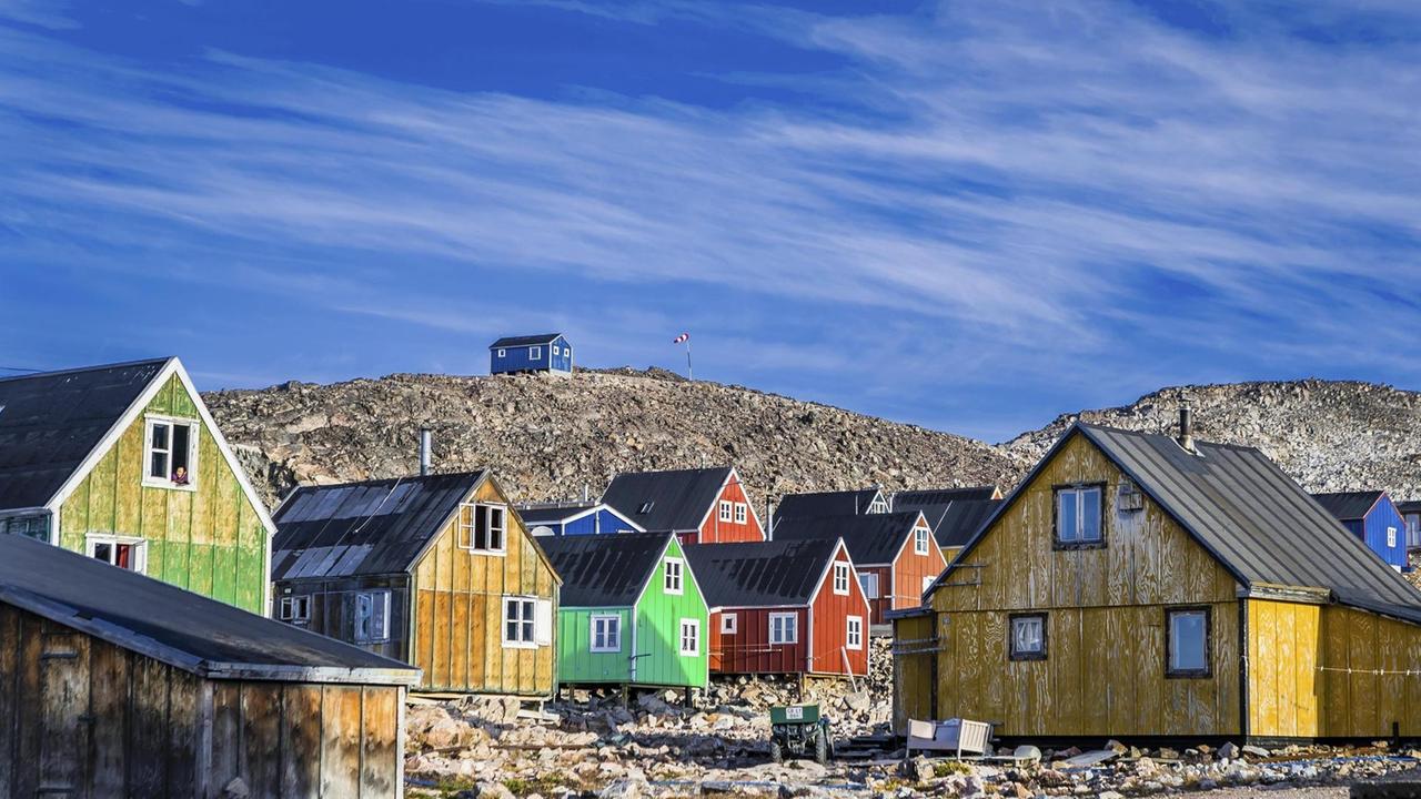 Bunte Häuser in Ittoqqortoormiit, Region Scoresbysund, Arktis, Grönland, Nordamerika Bunte Häuser in Ittoqqortoormiit, Region Scoresbysund, Arktis, Grönland, Nordamerika