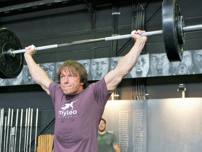 Der Sportwissenschaftler und Ex-Rugby-Spieler Leo Löhr beim Crossfit-Training.