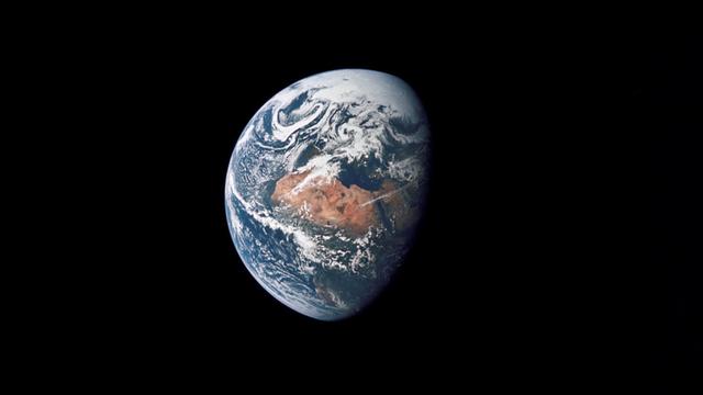 Kein Zweifel: Unsere Erde ist eine Kugel im Weltraum