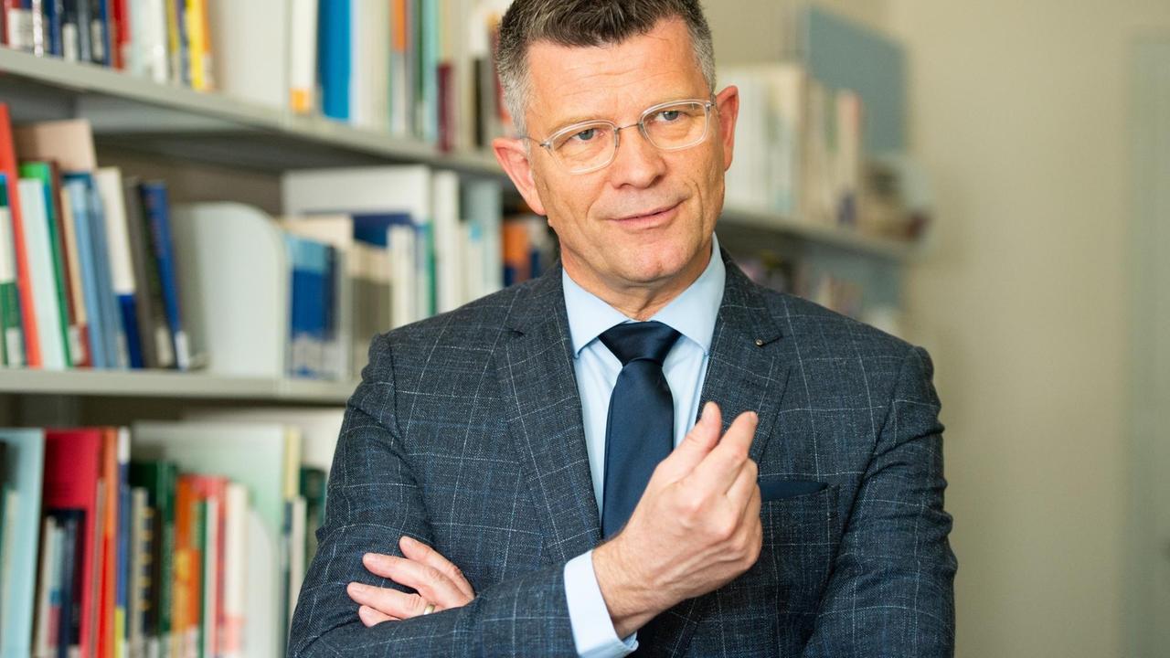 Porträt von Peter Dabrock, ehemaliger Vorsitzender des Deutschen Ethikrats Porträt von Peter Dabrock, ehemaliger Vorsitzender des Deutschen Ethikrats