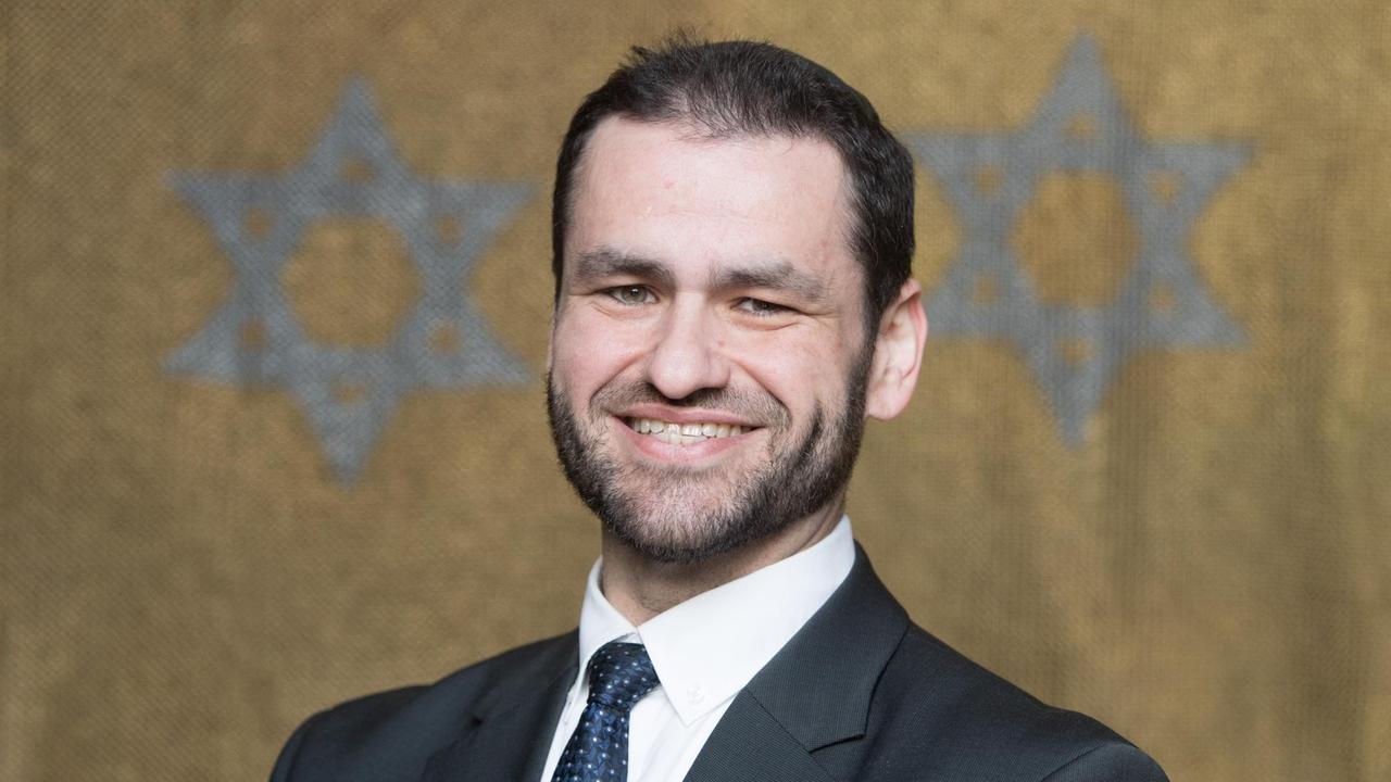 30.01.2019, Sachsen, Dresden: Zsolt Balla, Landesrabbiner in Sachsen, steht am Rande einer Pressekonferenz in der Synagoge. Der gebürtige Ungar ist seit dem 01. Januar 2019 Landesrabbiner im Freistaat. 30.01.2019, Sachsen, Dresden: Zsolt Balla, Landesrabbiner in Sachsen, steht am Rande einer Pressekonferenz in der Synagoge. Der gebürtige Ungar ist seit dem 01. Januar 2019 Landesrabbiner im Freistaat.