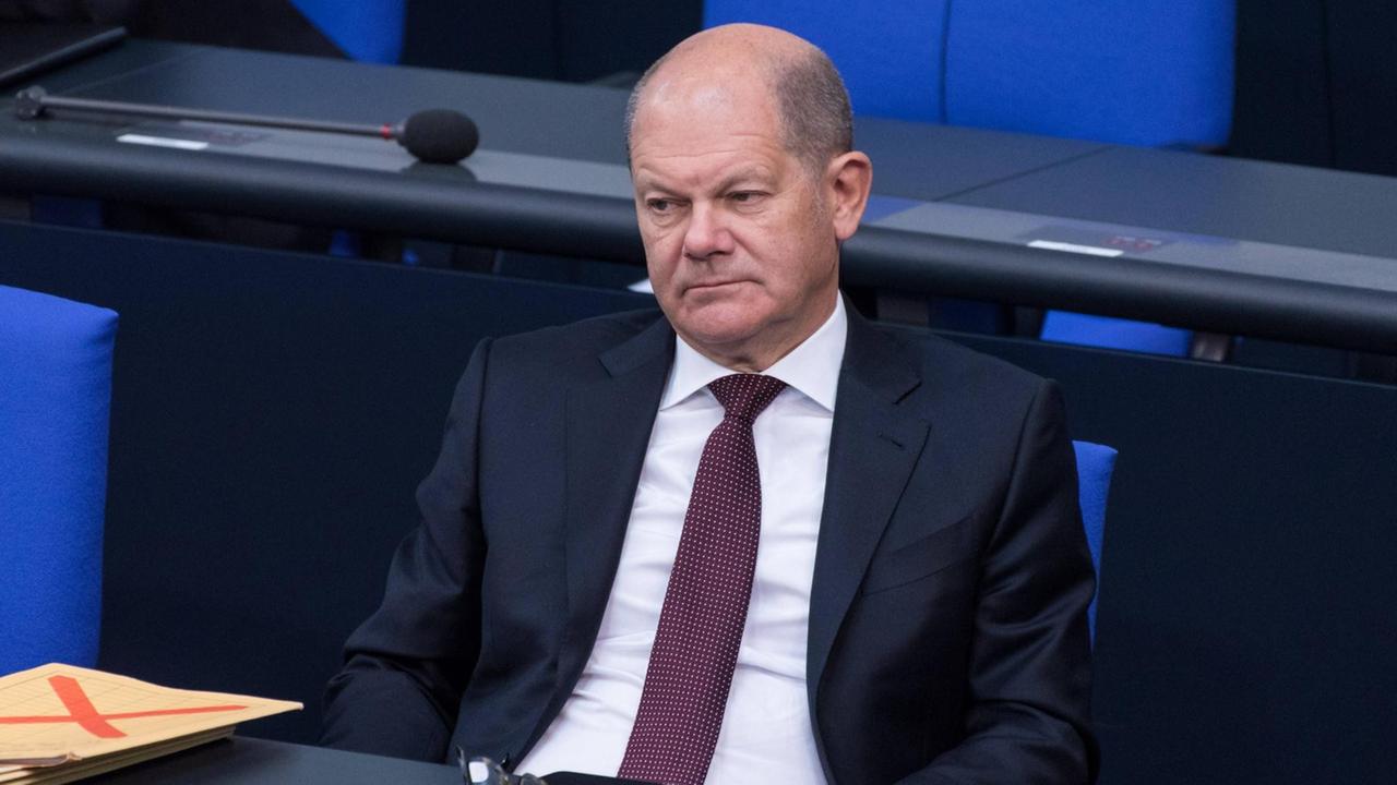 Kanzler Olaf Scholz während einer Sitzung des deutschen Bundestags Kanzler Olaf Scholz während einer Sitzung des deutschen Bundestags