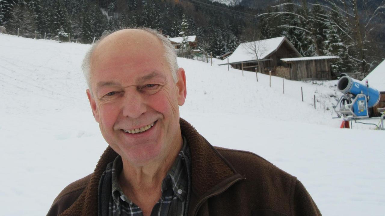 Der Naturschützer Axel Doering vor einer Bergkulisse Der Naturschützer Axel Doering vor einer Bergkulisse