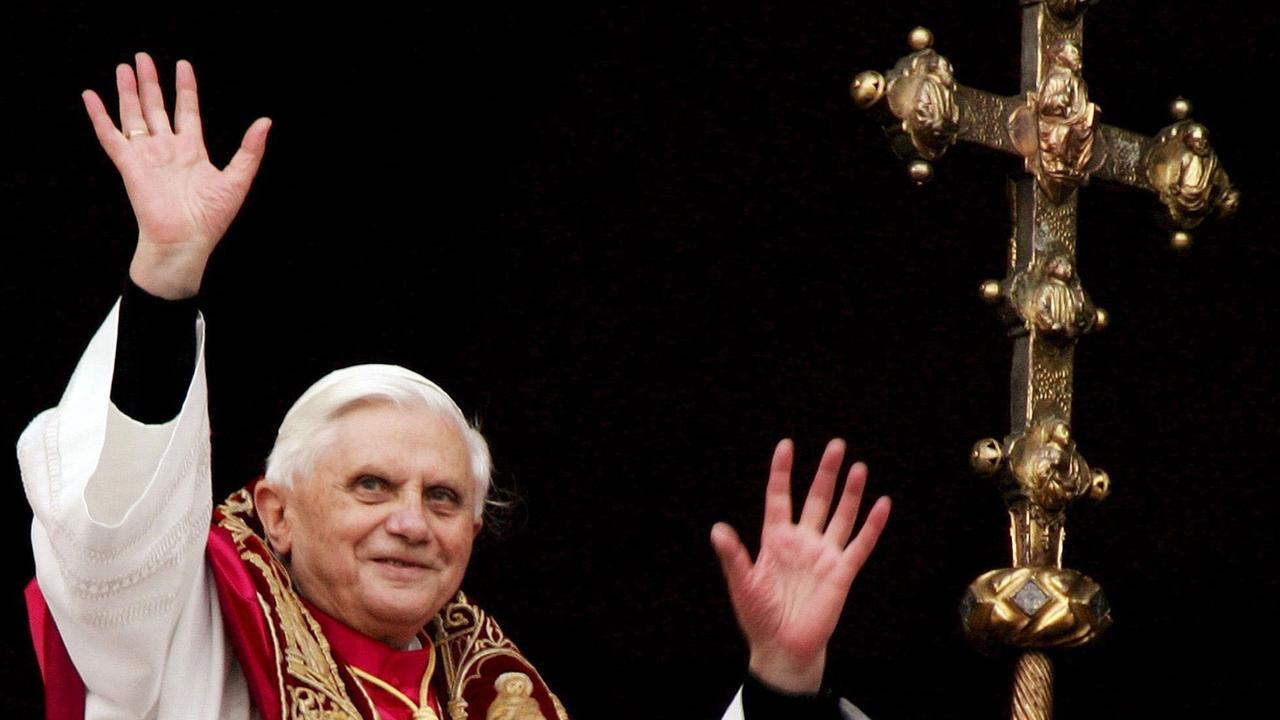 Am 19. April wurde aus Kardinal Joseph Ratzinger Papst Benedikt XVI. 