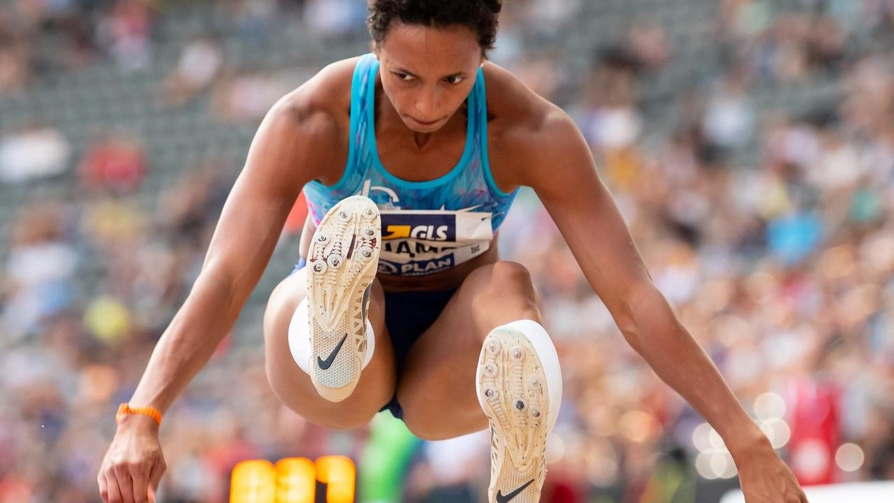 Malaika Mihambo hat bei den "Finals" in Berlin mit einer persönlichen Bestleistung von 7,16 Meter die Deutsche Meisterschaft im Weitsprung entschieden. Malaika Mihambo hat bei den "Finals" in Berlin mit einer persönlichen Bestleistung von 7,16 Meter die Deutsche Meisterschaft im Weitsprung entschieden.