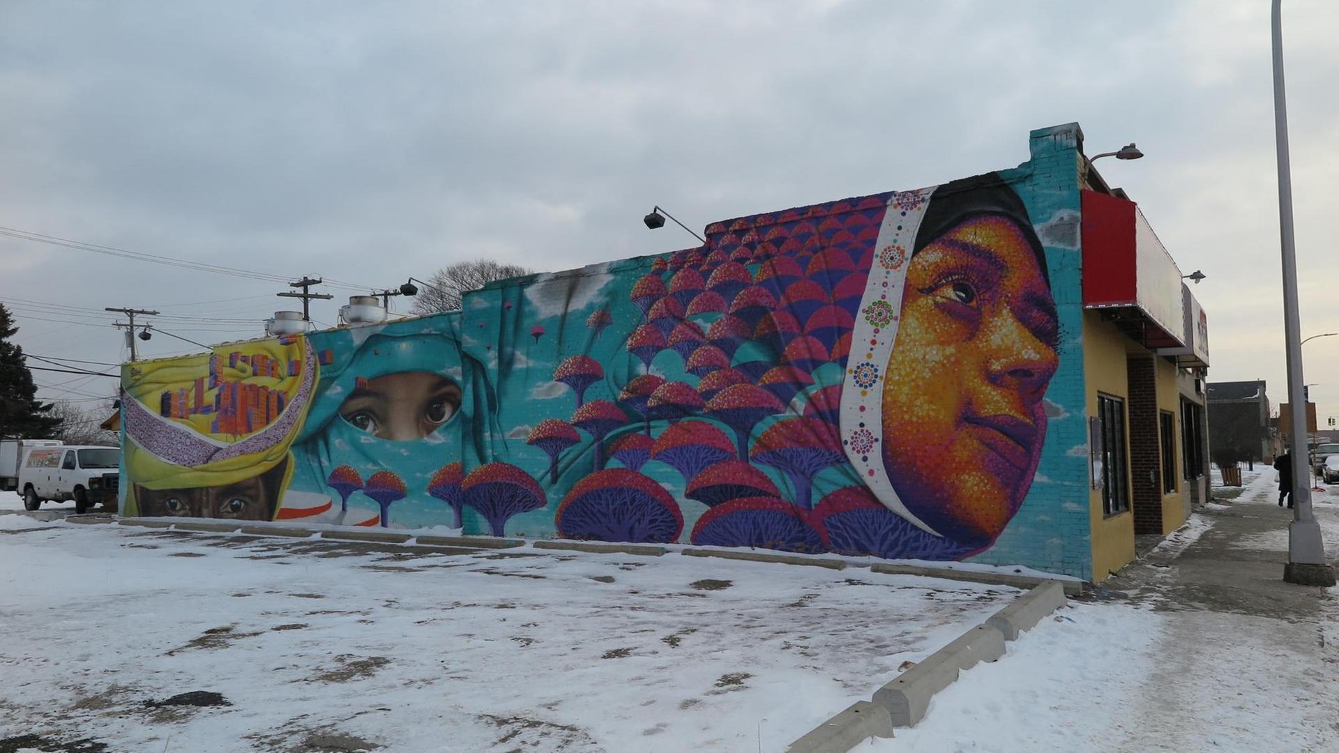 Ein Grafitti mit jeminitischen Frauen auf einer Häuserwand. Ein Grafitti mit jeminitischen Frauen auf einer Häuserwand.