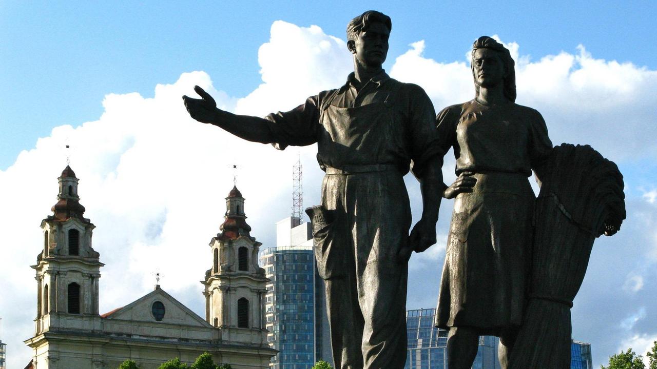 Skulpturen aus der Sowjetzeit in der litauischen Hauptstadt Vilnius.
Skulpturen aus der Sowjetzeit in der litauischen Hauptstadt Vilnius.