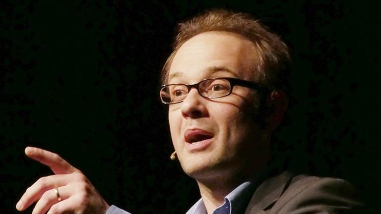 Kabarettist René Sydow bei seinem Auftritt auf dem Hessischen Kabarettpreis. Kabarettist René Sydow bei seinem Auftritt auf dem Hessischen Kabarettpreis.