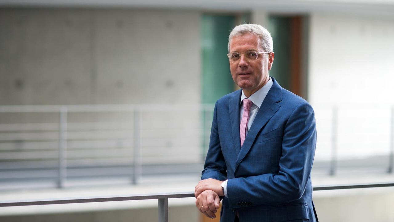Norbert Röttgen (CDU), Vorsitzender des Auswärtigen Ausschusses des Deutschen Bundestages, aufgenommen am 09.09.2014 im Bundestag in Berlin. Norbert Röttgen (CDU), Vorsitzender des Auswärtigen Ausschusses des Deutschen Bundestages, aufgenommen am 09.09.2014 im Bundestag in Berlin.