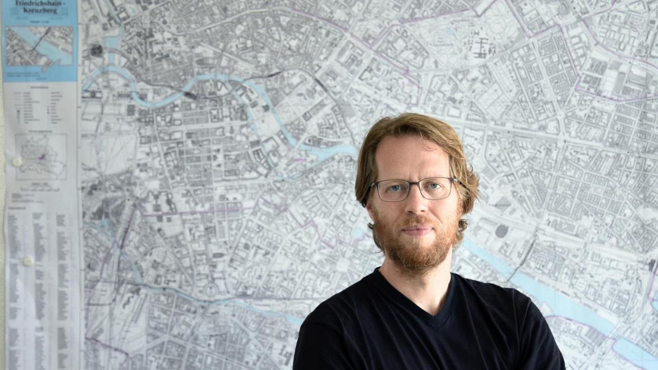 Florian Schmidt (Grüne), Baustadtrat vom Bezirk Friedrichshain-Kreuzberg, am 16. Juli 2018 im Rathaus Kreuzberg in der Yorckstraße Florian Schmidt (Grüne), Baustadtrat vom Bezirk Friedrichshain-Kreuzberg, am 16. Juli 2018 im Rathaus Kreuzberg in der Yorckstraße