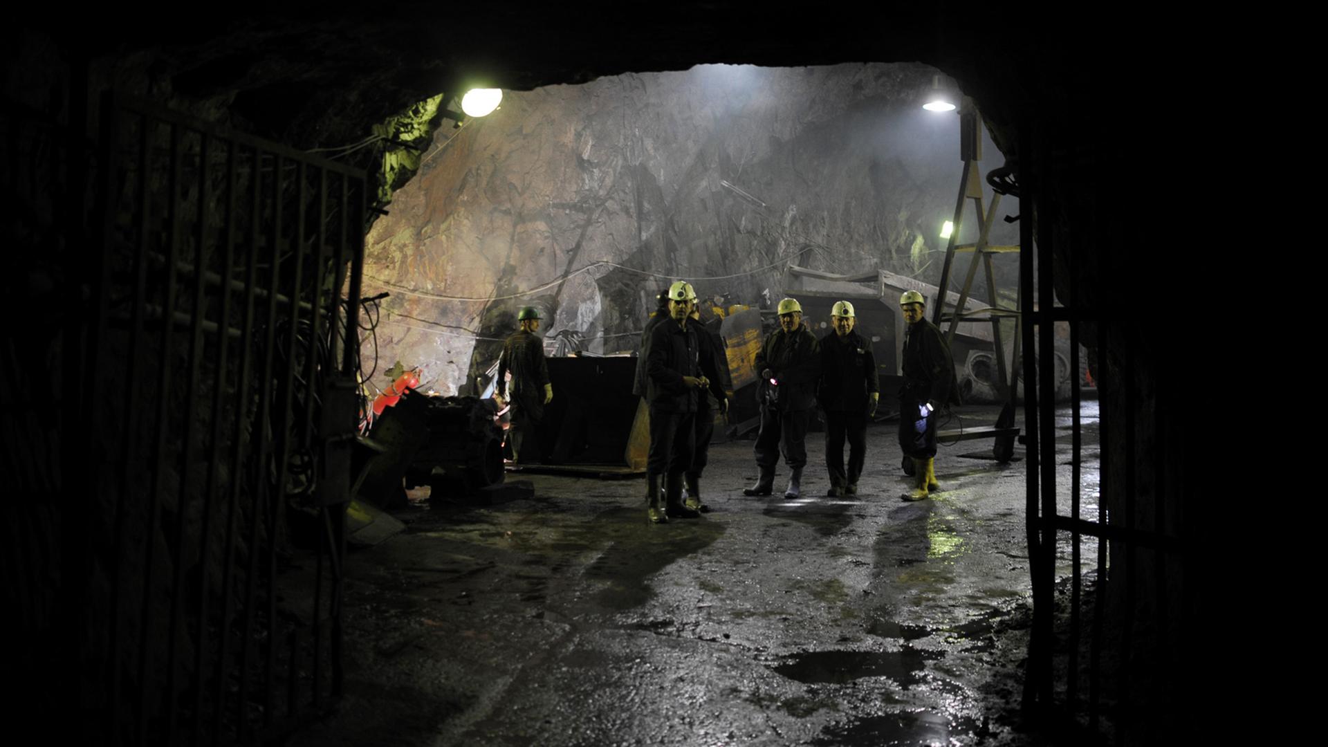 Arbeiter im Bergwerkskomplex Trepco im Kosovo