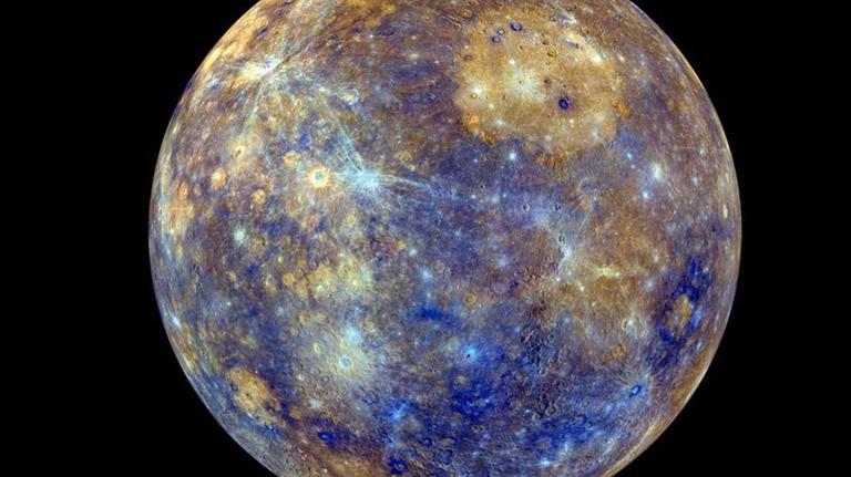 Aus der Nähe betrachtet erinnert Merkur an unseren Mond