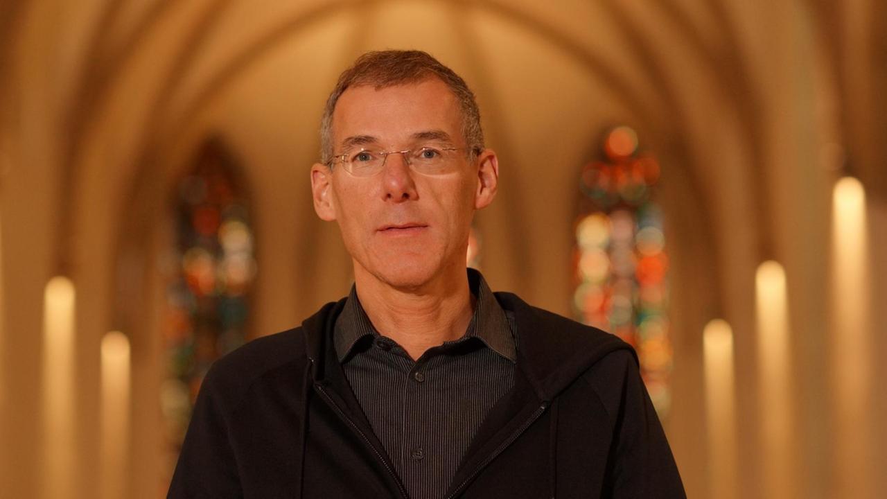 Pfarrer Bernd Mönkebüscher in seiner Kirche zur Adventsfeier an St. Agnes Pfarrer Bernd Mönkebüscher in seiner Kirche zur Adventsfeier an St. Agnes