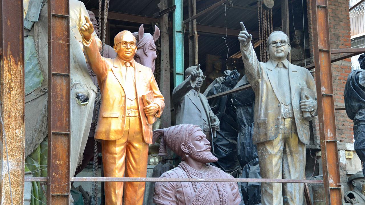 Die Bildhauer-Werkstatt mit Statuen von Ambedkar und Shivaji in Andheri-East, Mumbai Die Bildhauer-Werkstatt mit Statuen von Ambedkar und Shivaji in Andheri-East, Mumbai