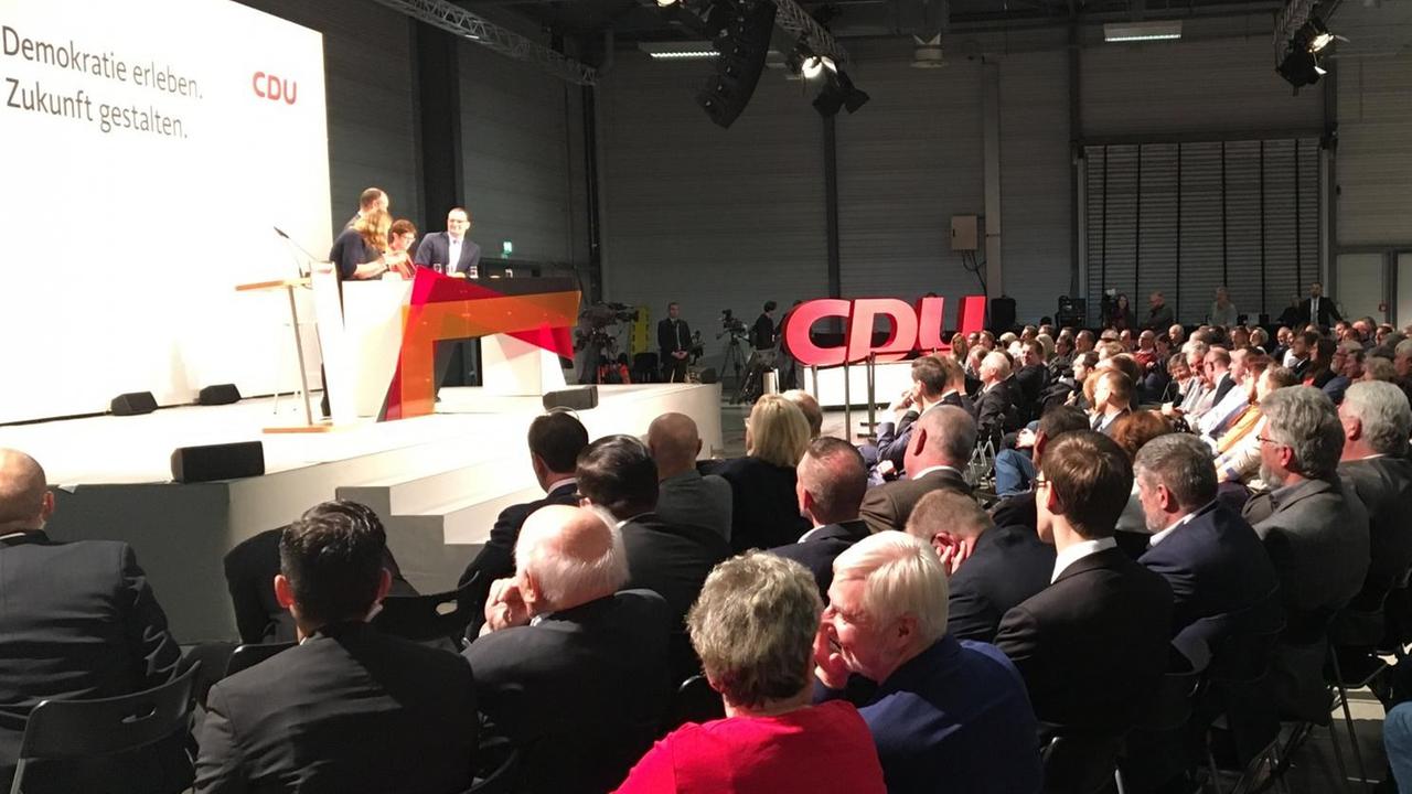 CDU Regionalkonferenz in Halle: Jens Spahn, Friedrich Merz und Annegret Kramp-Karrenbauer präsentieren sich den Deligierten CDU Regionalkonferenz in Halle: Jens Spahn, Friedrich Merz und Annegret Kramp-Karrenbauer präsentieren sich den Deligierten
