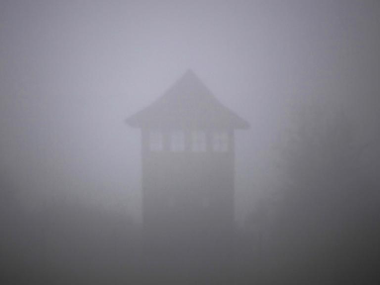 Lager Auschwitz-Birkenau im Nebel