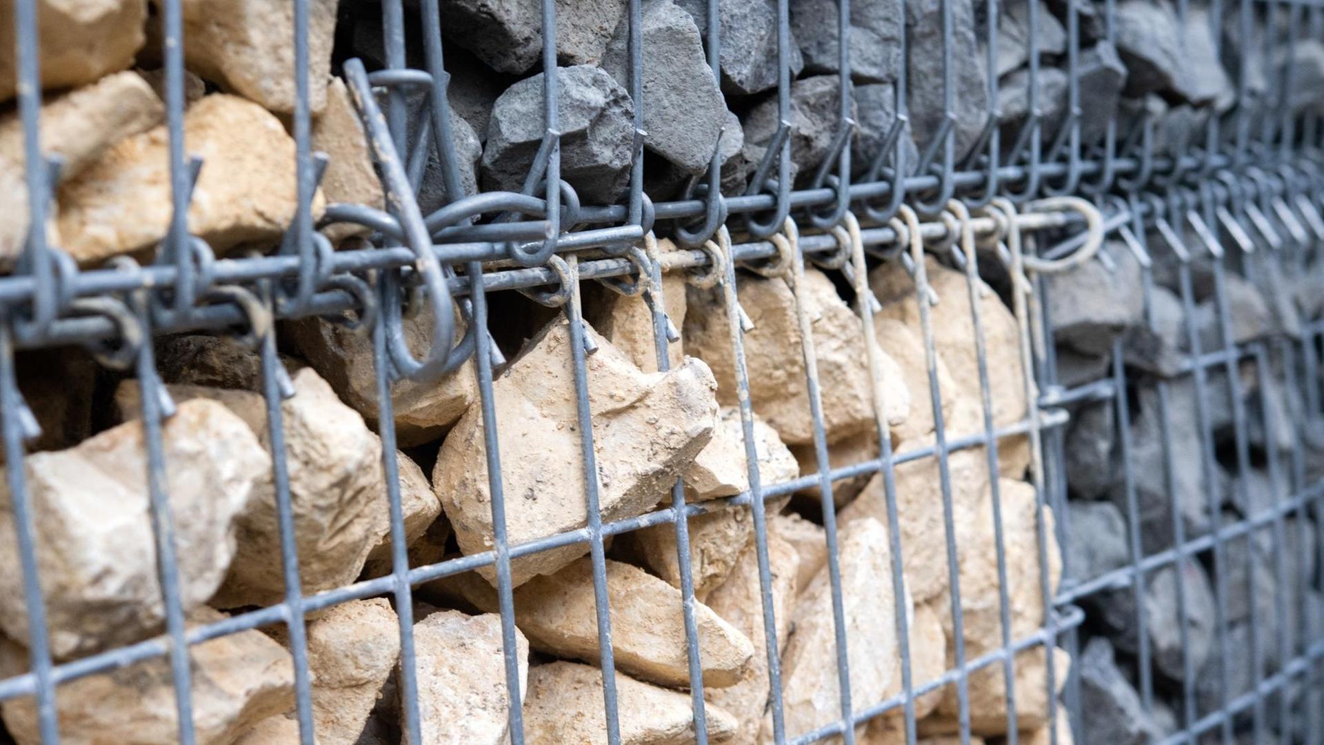Gartentrend Gabione Steine hinter Gittern deutschlandfunkkultur.de