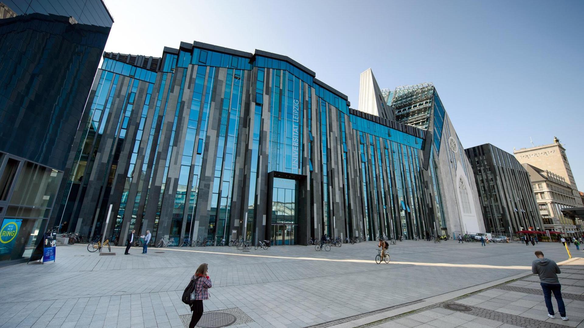 Das Neue Augusteum der Universität im Zentrum von Leipzig (Sachsen), aufgenommen am 23.04.2015. Foto: Thomas Eisenhuth Das Neue Augusteum der Universität im Zentrum von Leipzig (Sachsen), aufgenommen am 23.04.2015. Foto: Thomas Eisenhuth