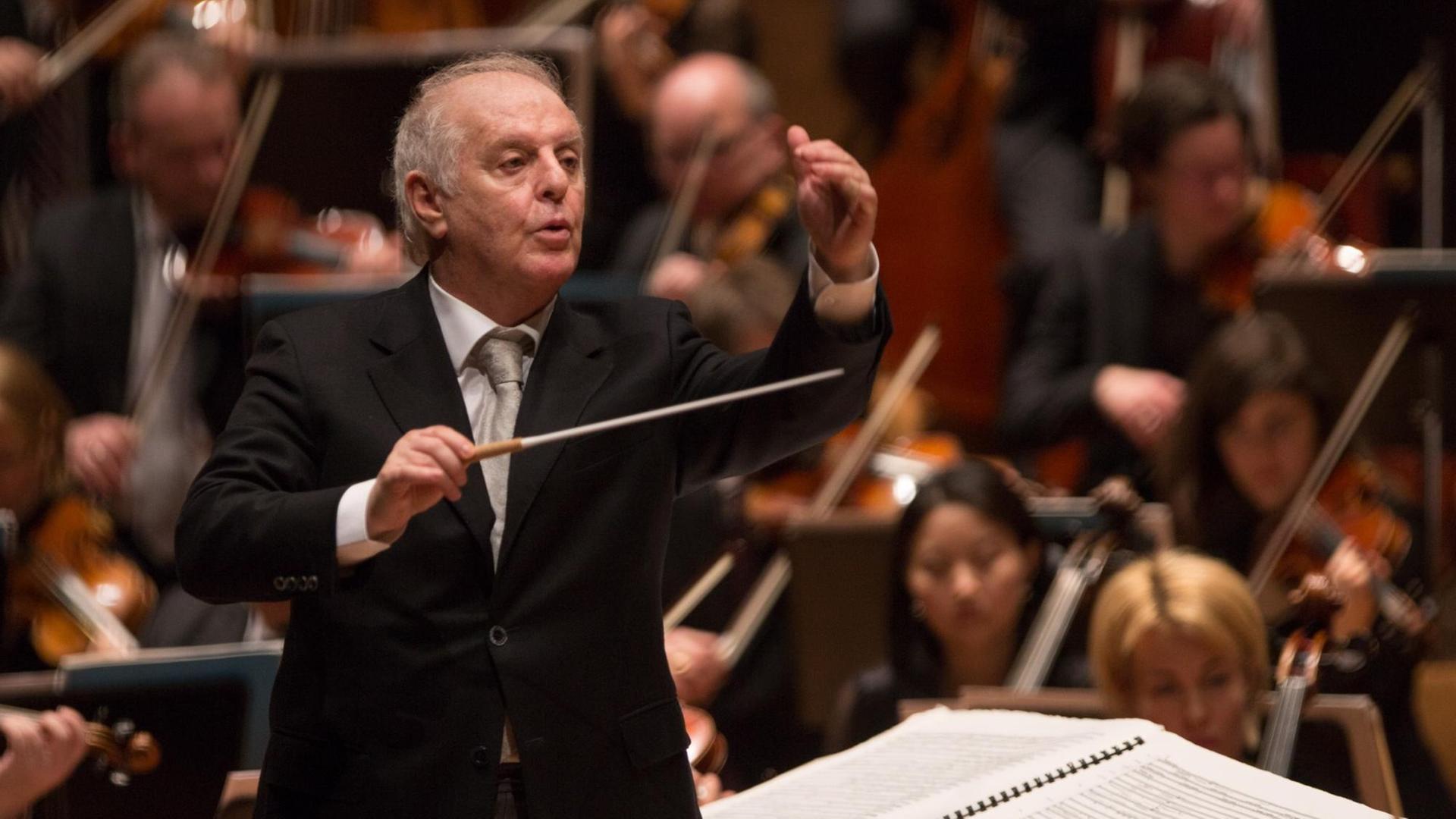 Ist Daniel Barenboim ein autoritärer Machtmensch? Im Onlinemagazin "VAN" werden schwere Vorwürfe erhoben. Ist Daniel Barenboim ein autoritärer Machtmensch? Im Onlinemagazin "VAN" werden schwere Vorwürfe erhoben.