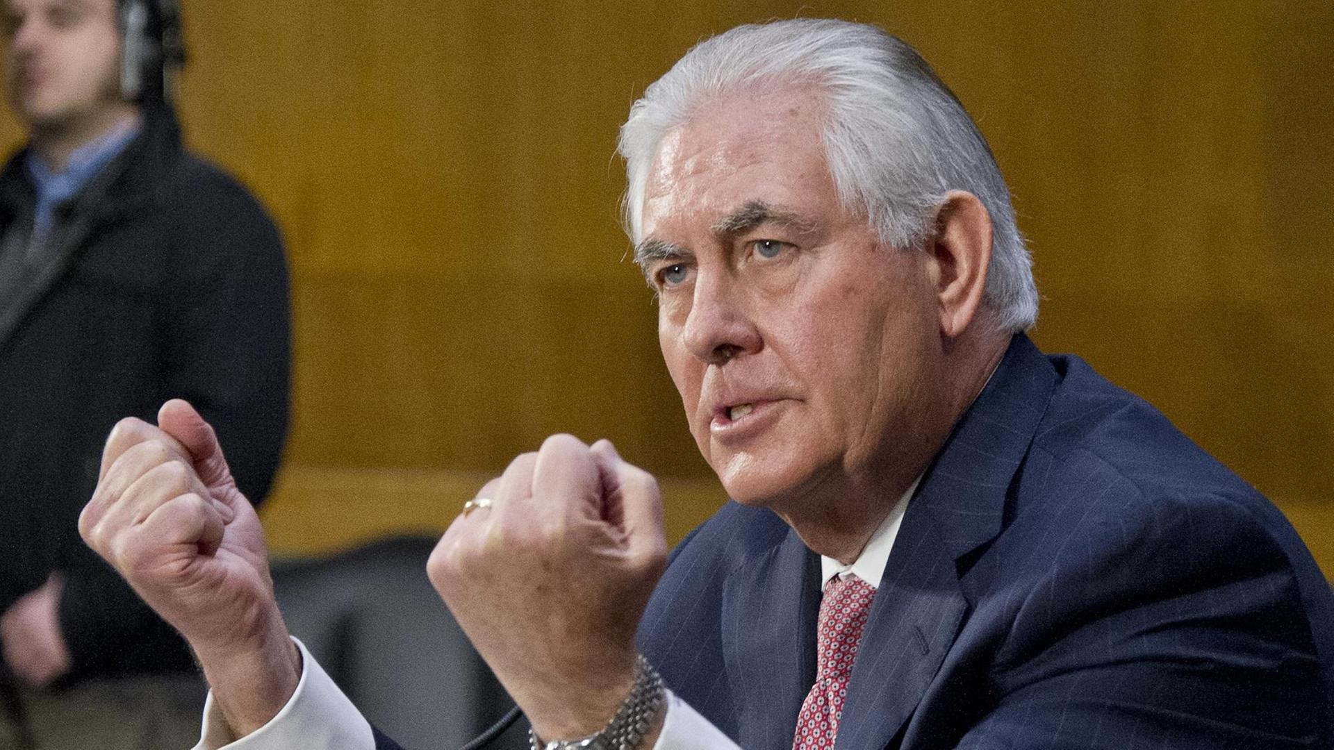 Der US-Senat hat Rex Wayne Tillerson als Außenminister bestätigt. Der US-Senat hat Rex Wayne Tillerson als Außenminister bestätigt.