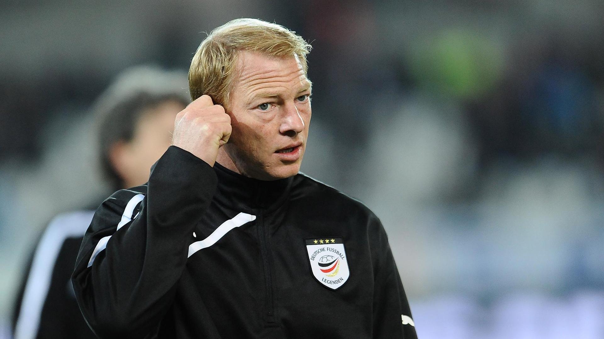Jörg Albertz, wurde 2003 in China zum Fußballer des Jahres gewählt. Jörg Albertz, wurde 2003 in China zum Fußballer des Jahres gewählt.