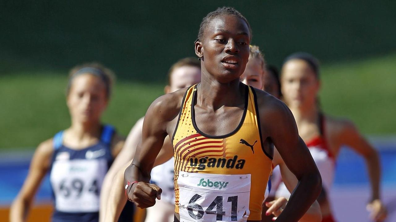 Annet Negesa beim 800-Meter-Halbfinale der 13. IAAF Junioren-Leichtathletik-Weltmeisterschaft in Moncton, Kanada (2010). Annet Negesa beim 800-Meter-Halbfinale der 13. IAAF Junioren-Leichtathletik-Weltmeisterschaft in Moncton, Kanada (2010).