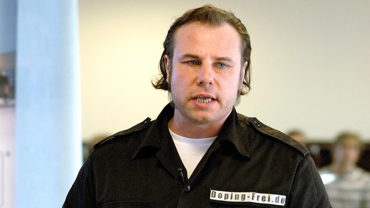 Der Ex-Bodybuilder und bekennende Ex-Doper Jörg Börjesson bei einem Vortrag über die Gefahren von Doping in einem Fitnessstudio (undatiertes Archivbild). Der Ex-Bodybuilder und bekennende Ex-Doper Jörg Börjesson bei einem Vortrag über die Gefahren von Doping in einem Fitnessstudio (undatiertes Archivbild).
