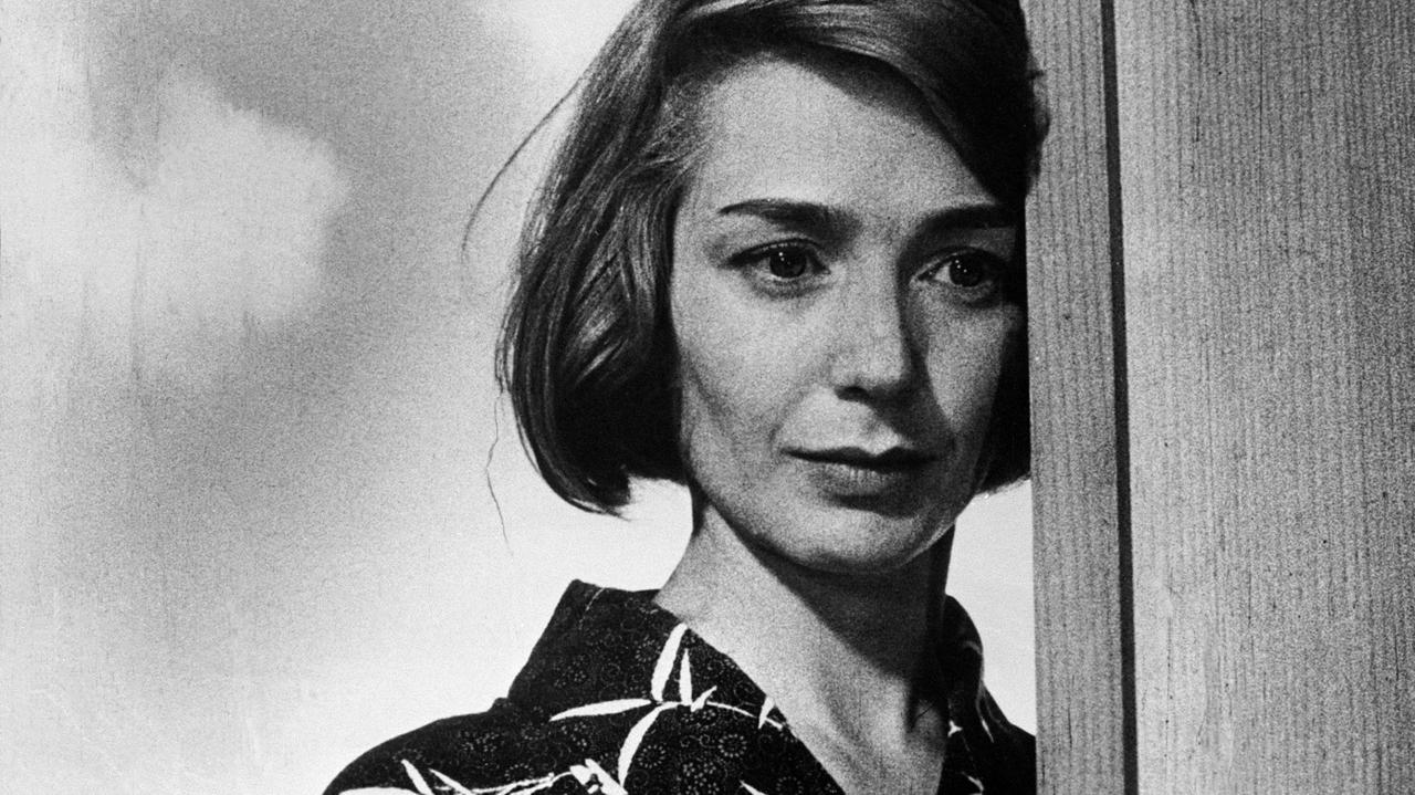 Filmausschnitt aus "Hiroshima, mon amour" von Alain Resnais (1959): Porträt der Schauspielerin Emmanuelle Riva. Filmausschnitt aus "Hiroshima, mon amour" von Alain Resnais (1959): Porträt der Schauspielerin Emmanuelle Riva.
