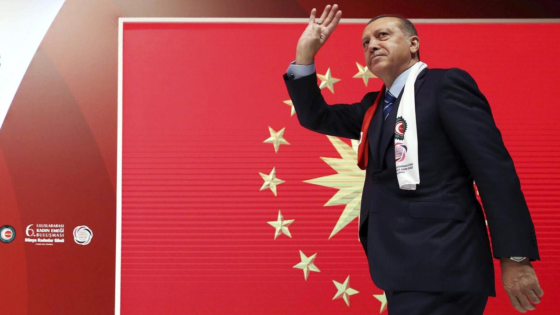 Sie sehen den türkischen Präsidenten Recep Tayyip Erdogan in Istanbul. Sie sehen den türkischen Präsidenten Recep Tayyip Erdogan in Istanbul.