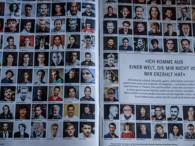 "Süddeutsche Zeitung Magazin" vom 5.Februar 2021: Die Gesichter von vielen Schauspielende, die sich als lesbisch, schwul, bisexuell, queer, nicht binär und trans outen, sind auf einer Seite des Magazins abgebildet. Die Überschrift lautet: "Ich komme aus einer Welt, die mir nicht von mir erzählt hat."