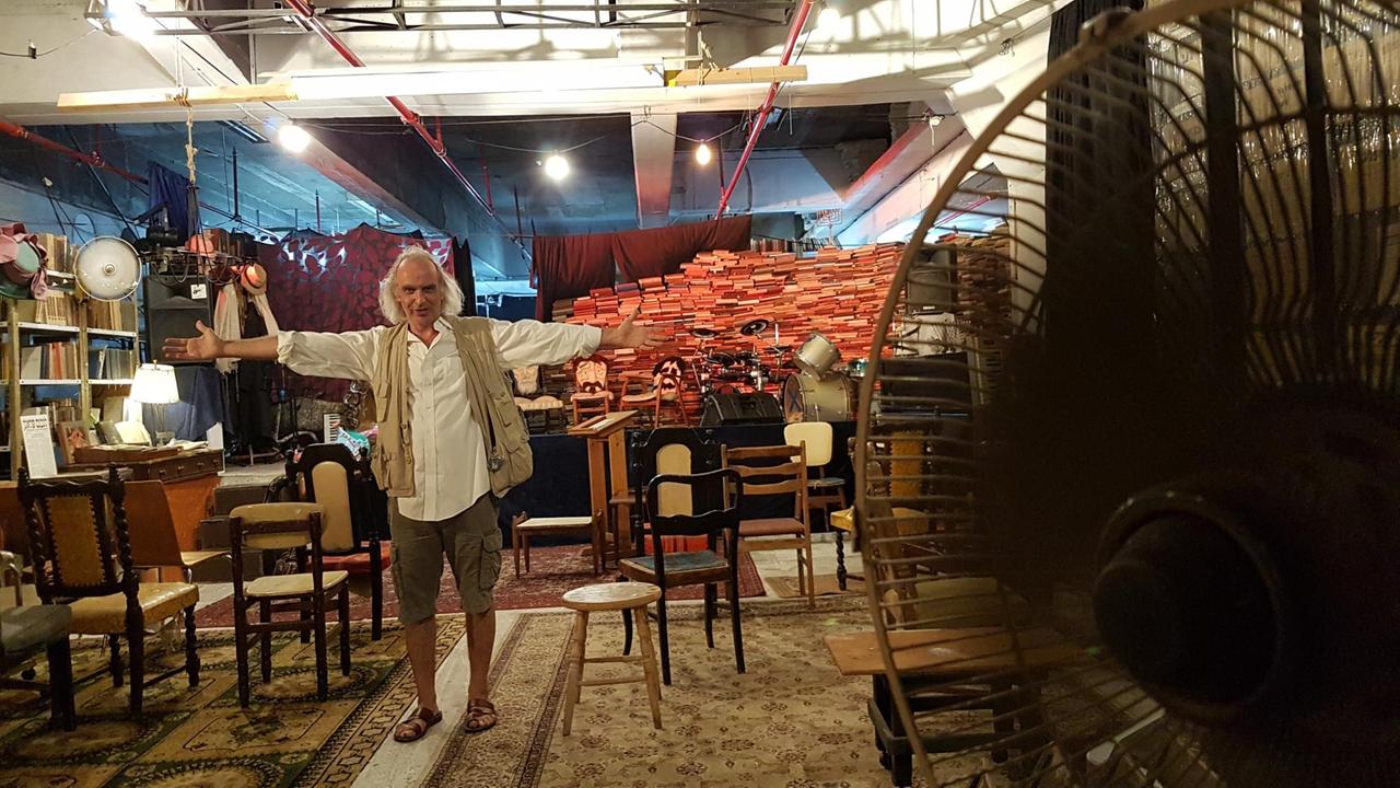 Mendy Cahan in der Kultureinrichtung Yung Yidish in Tel Aviv Mendy Cahan in der Kultureinrichtung Yung Yidish in Tel Aviv