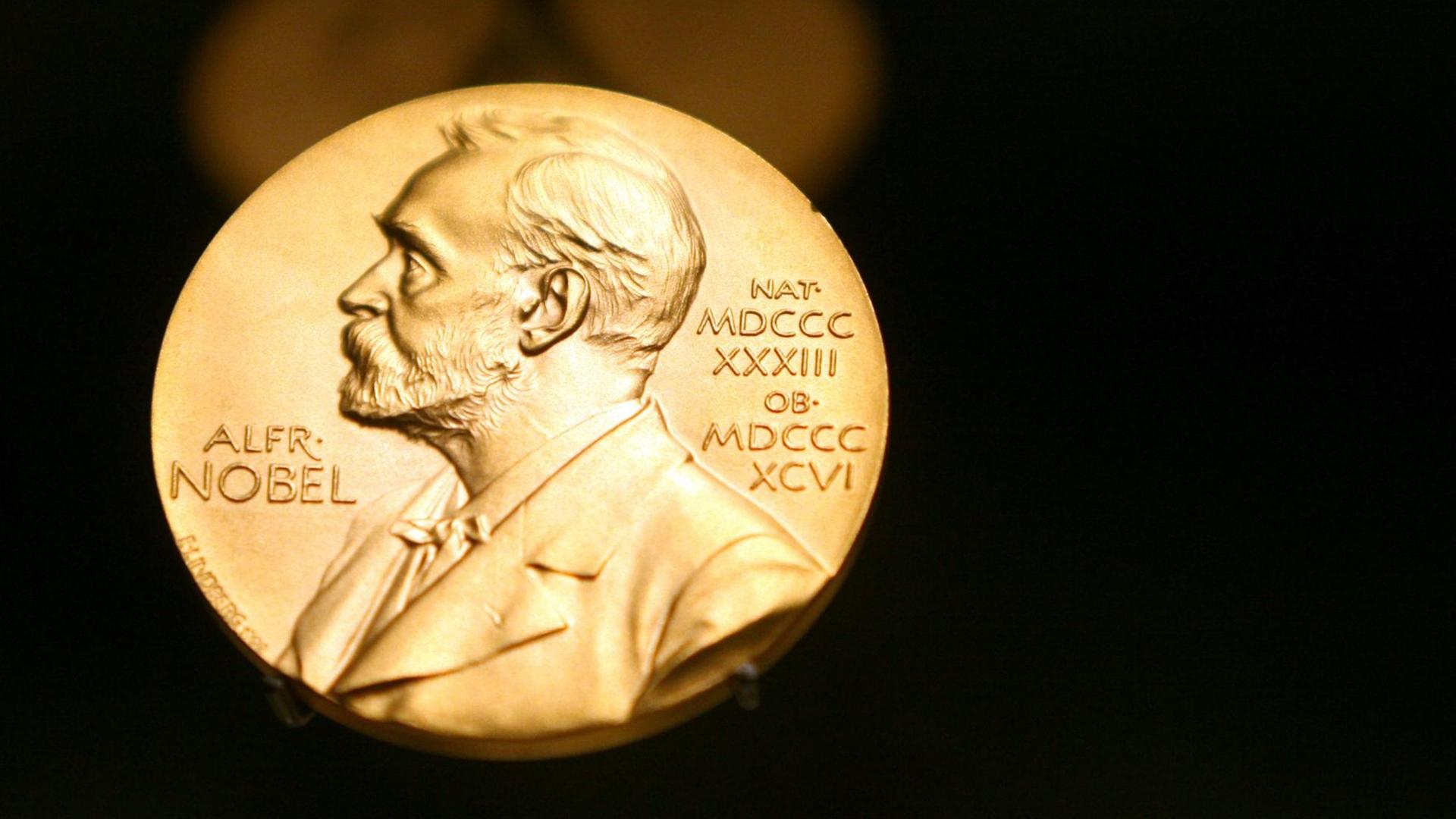 Eine Medaille mit dem Kopf von Alfred Nobel Eine Medaille mit dem Kopf von Alfred Nobel