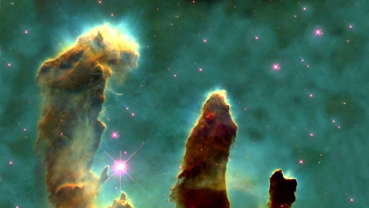 M16 mit den berühmten "Säulen der Schöpfung" - eine Hubble-Ikone M16 mit den berühmten "Säulen der Schöpfung" - eine Hubble-Ikone