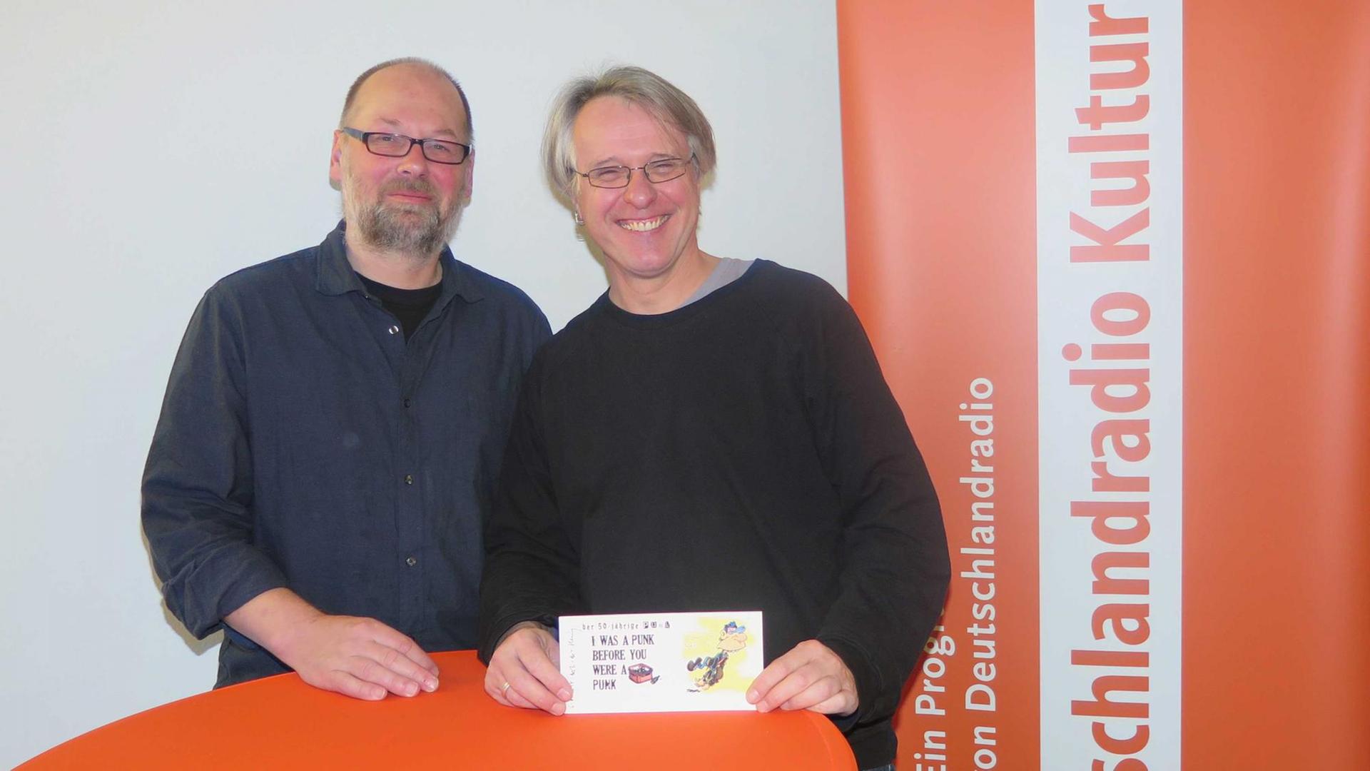 Dirk Rehm, Verleger des Reprodukt-Verlags, und Bert Henning, Mitbegründer des Comic-Ladens "Grober Unfug", zu Gast bei Deutschlandradio Kultur. Dirk Rehm, Verleger des Reprodukt-Verlags, und Bert Henning, Mitbegründer des Comic-Ladens "Grober Unfug", zu Gast bei Deutschlandradio Kultur.