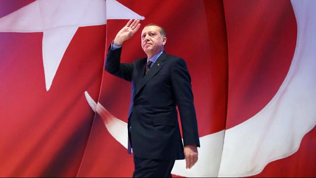 Der türkische Präsident Recep Tayyip Erdogan spricht auf einer Kundgebung in Istanbul zu Unterstützern.