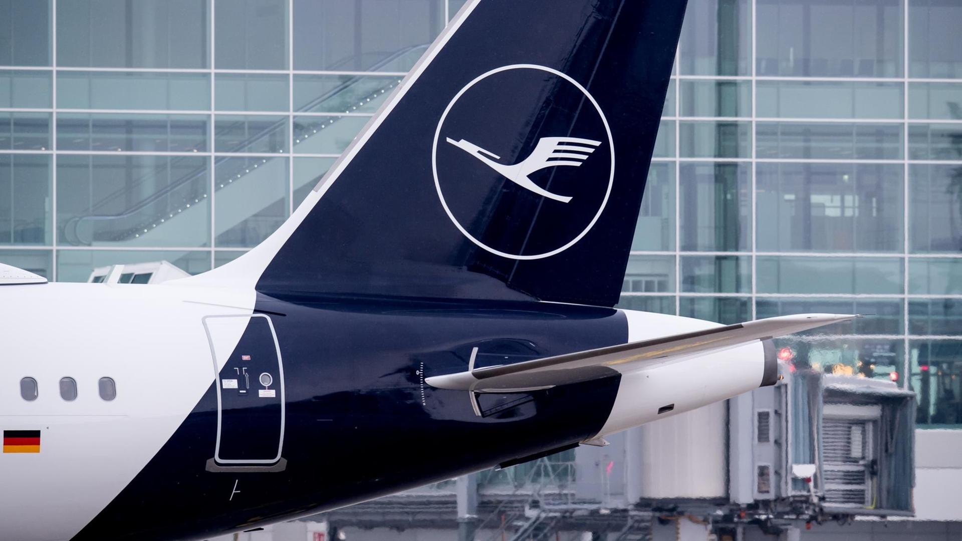 Ein Lufthansa-Flugzeug am Boden Ein Lufthansa-Flugzeug am Boden